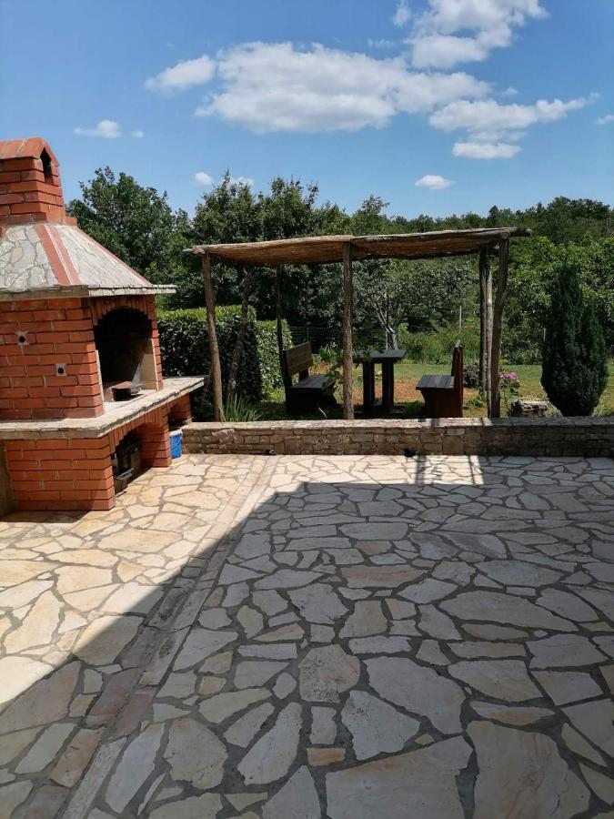 Sem Apartment Tar-Vabriga Exterior photo